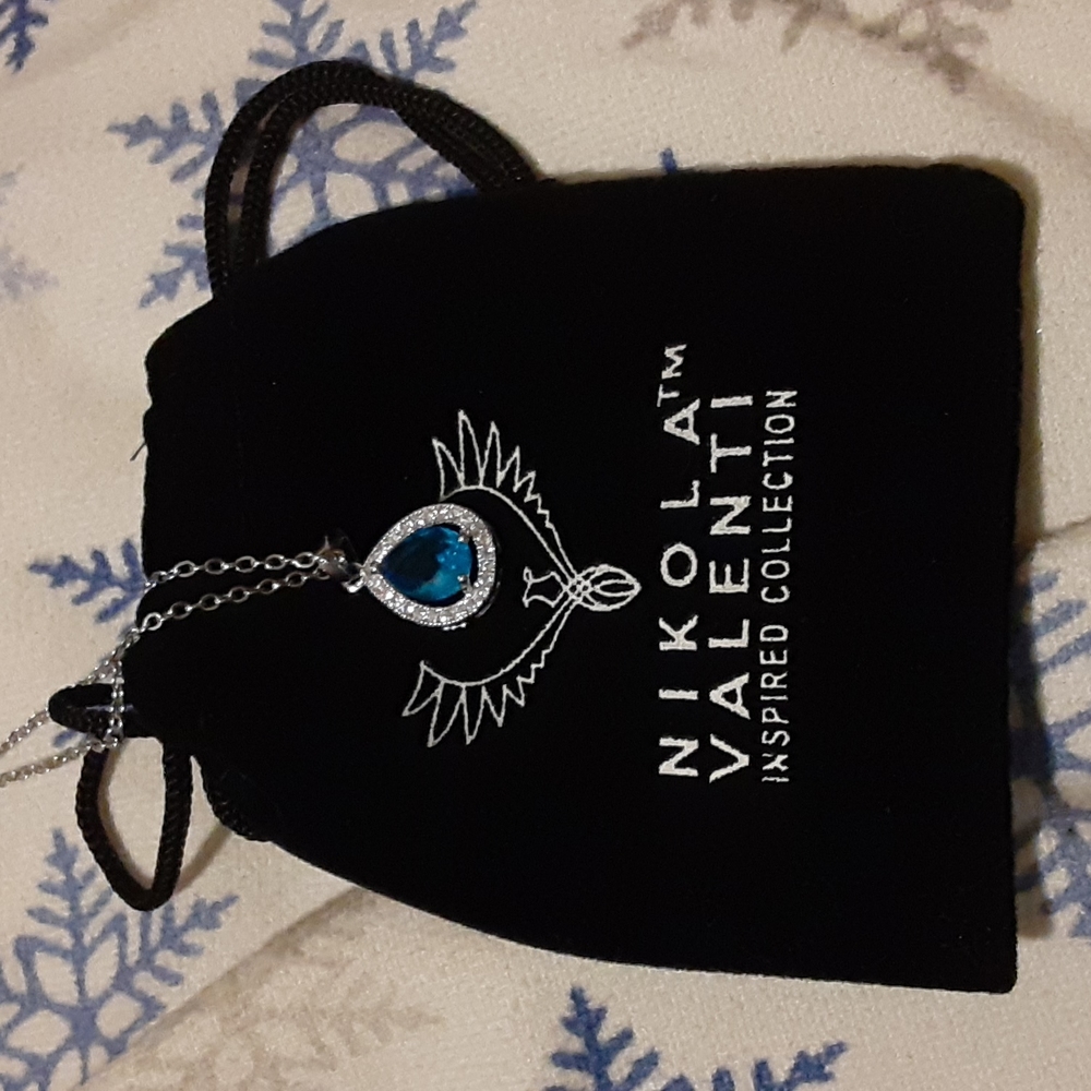 A blue pendent with 14k diamonds from the Nikola Valentino collection